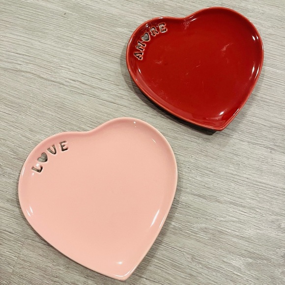 ❤️ Williams Sonoma Valentine heart shaped plates ❤️ - Picture 1 of 12